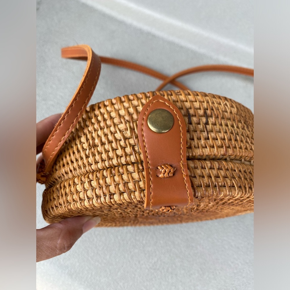 Handwoven Round Rattan Sling/Shoulder Bag - Picture 7 of 11